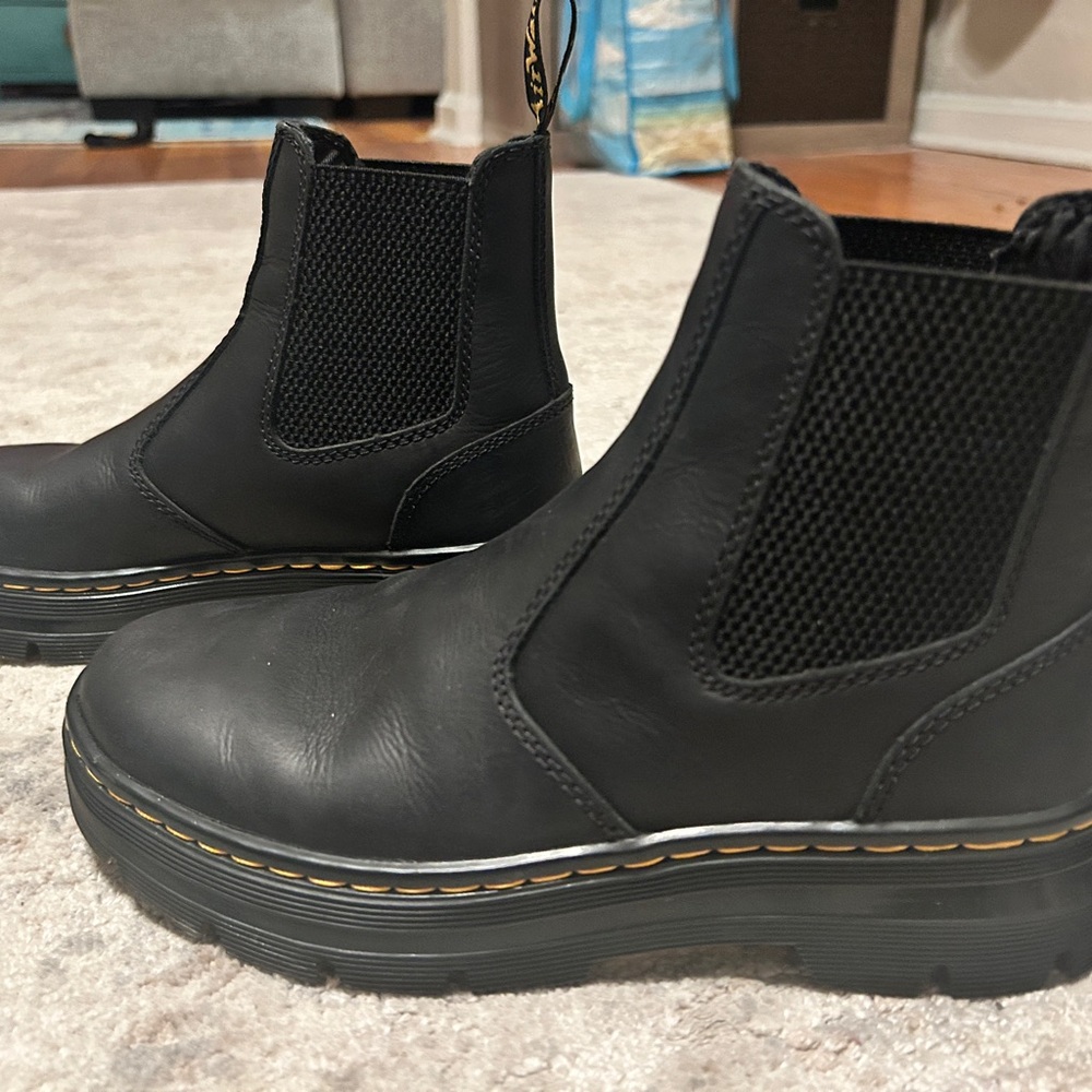 Dr Martens Embury Leather Casual Chelsea Boot LIKE NEW, unisex 6W/5M
